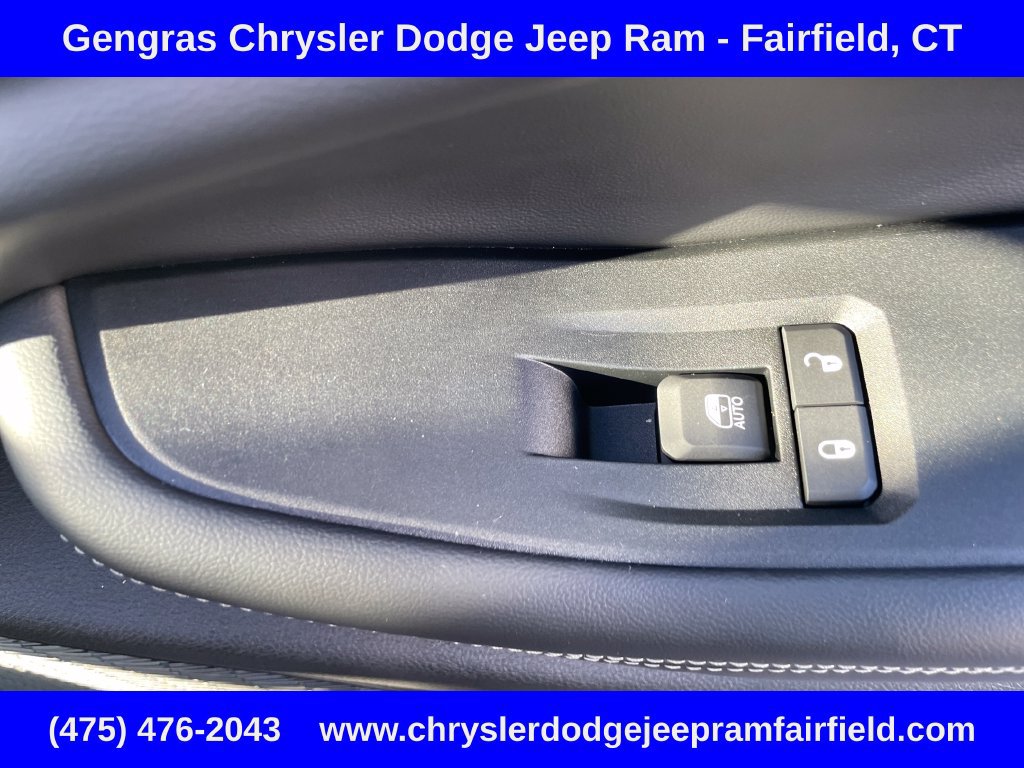 Used 2023 Jeep Grand Cherokee L Limited w/ Luxury Tech Group II AWD/4WD image 17