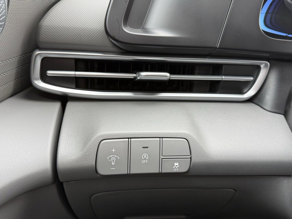 Certified 2025 Hyundai Elantra SE image 23