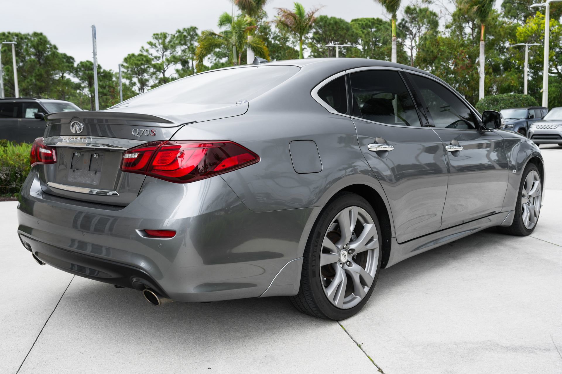 Used 2019 INFINITI Q70 Luxe w/ Sport Package image 10