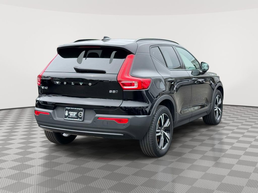 Used 2023 Volvo XC40 B5 Plus w/ Protection Package AWD/4WD image 4