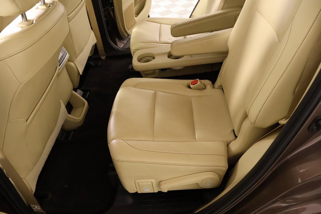 Used 2019 Toyota Highlander XLE image 12