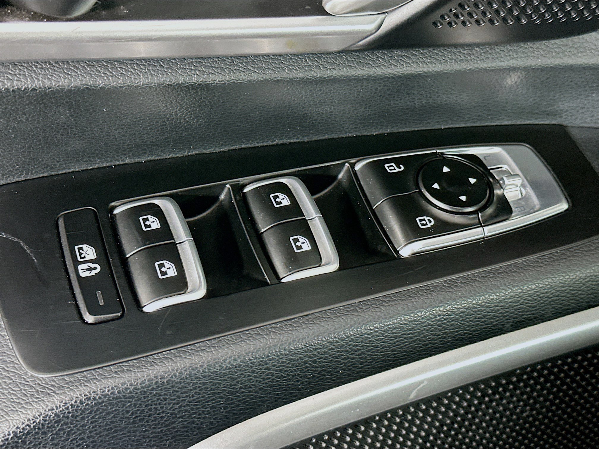 Used 2025 Kia Telluride S FWD image 15
