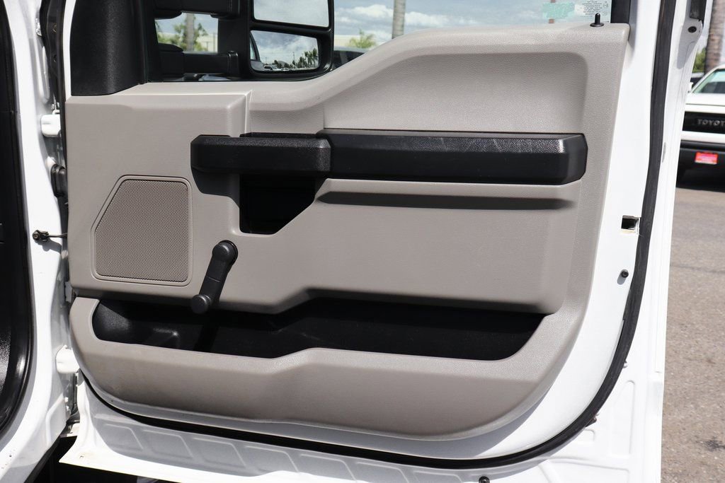 Used 2017 Ford F550 2WD Regular Cab Super Duty image 31