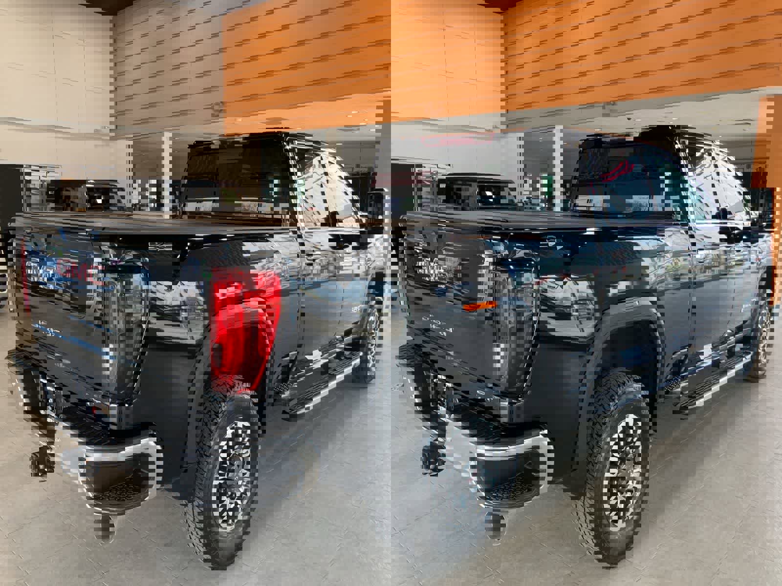 Used 2023 GMC Sierra 2500 SLT w/ SLT Premium Package image 5