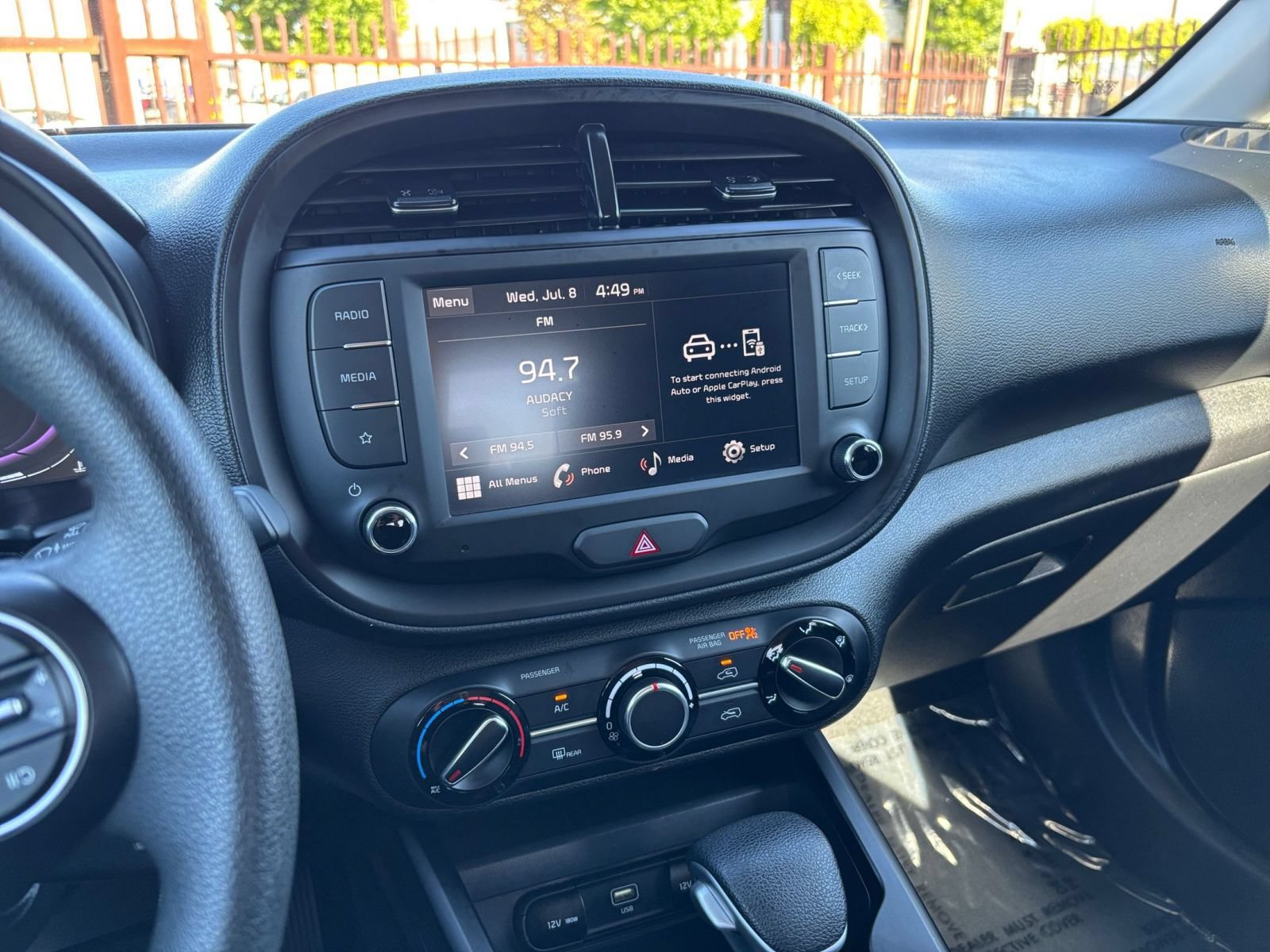 Used 2025 Kia Soul LX w/ LX Technology Package FWD image 17
