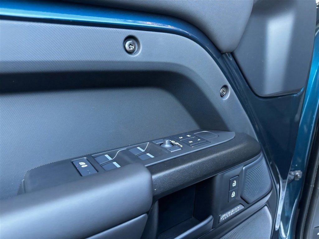 New 2026 Land Rover Defender 110 OCTA image 9