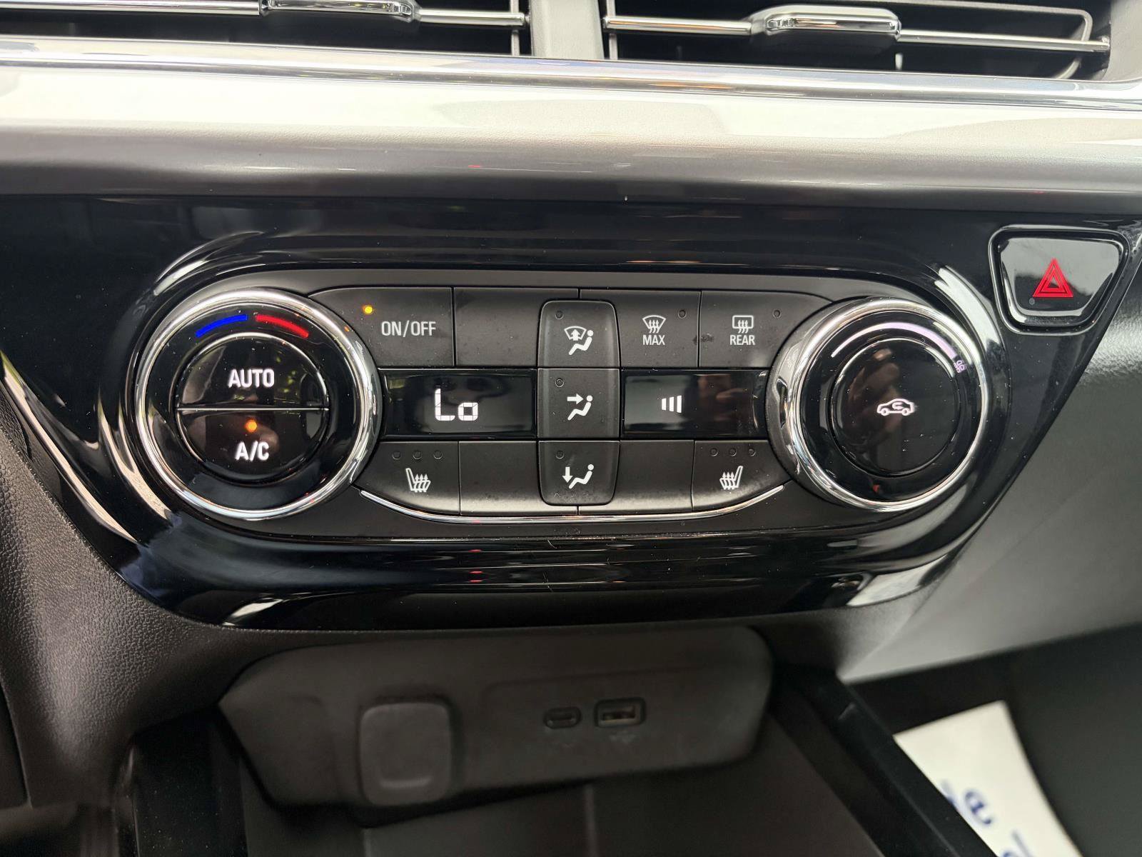 Used 2025 Chevrolet Trax LT w/ LT Convenience Package FWD image 14