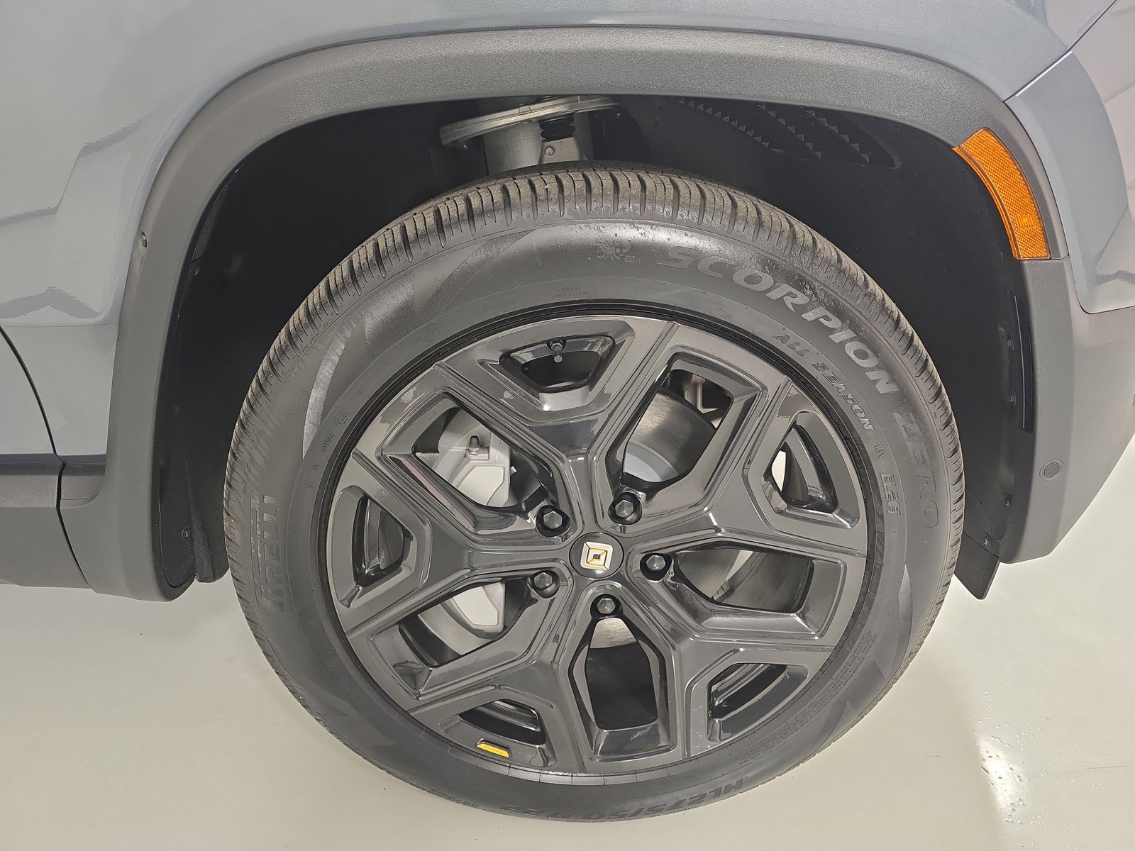 Used 2023 Rivian R1S Adventure image 11