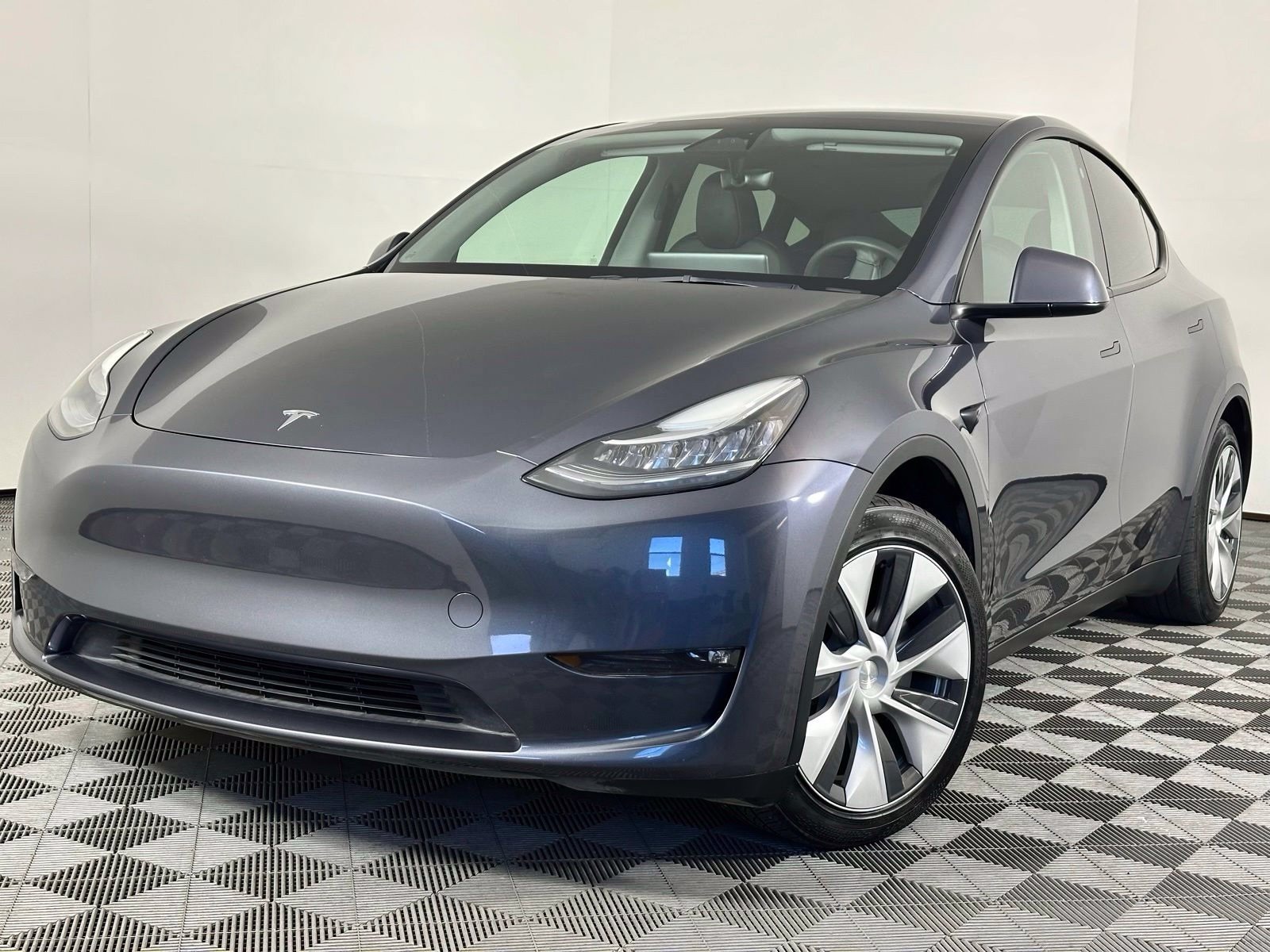 Used 2023 Tesla Model Y Long Range AWD/4WD image 39