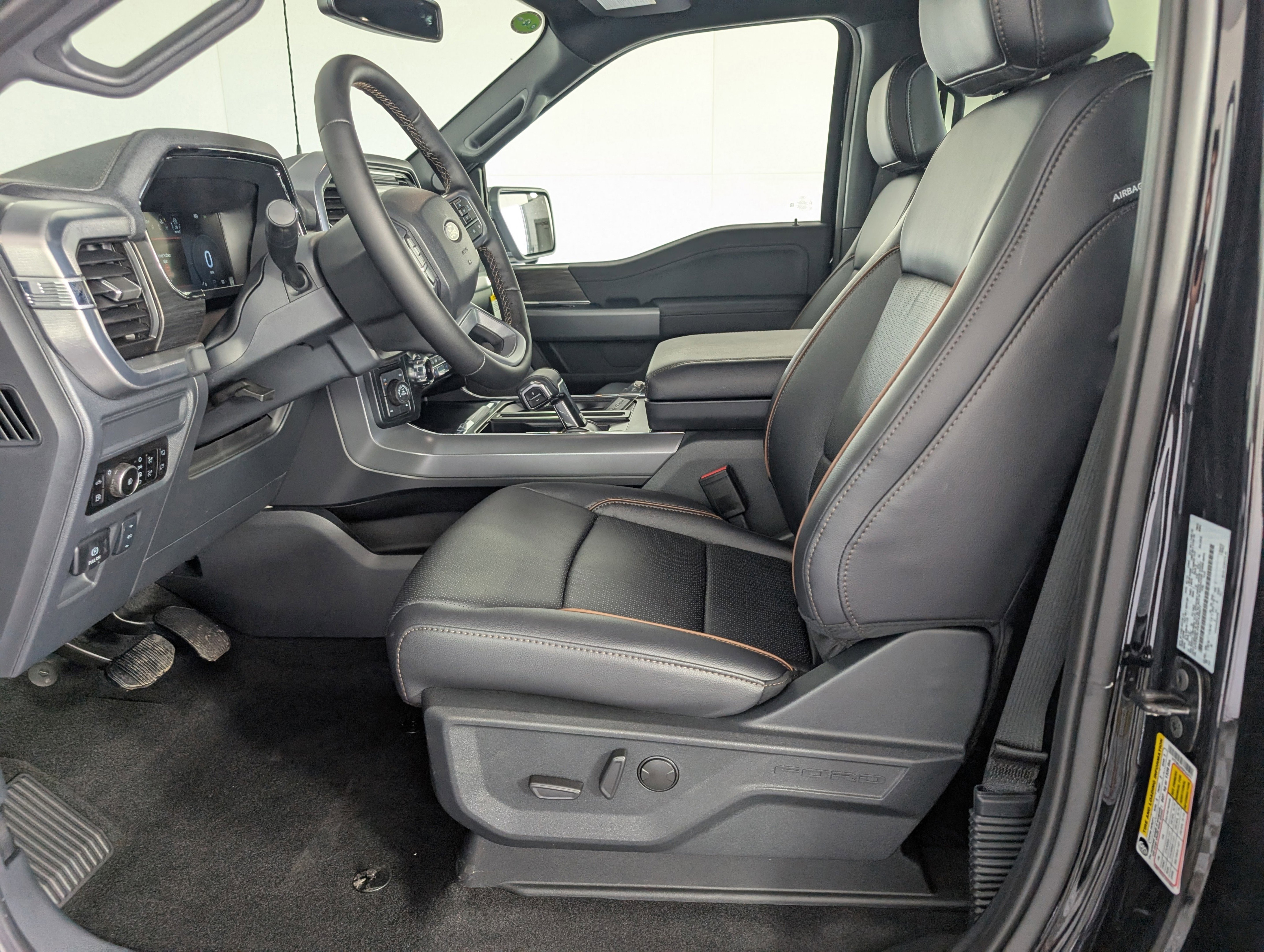 New 2025 Ford F150 Lariat w/ Equipment Group 501A Mid image 10