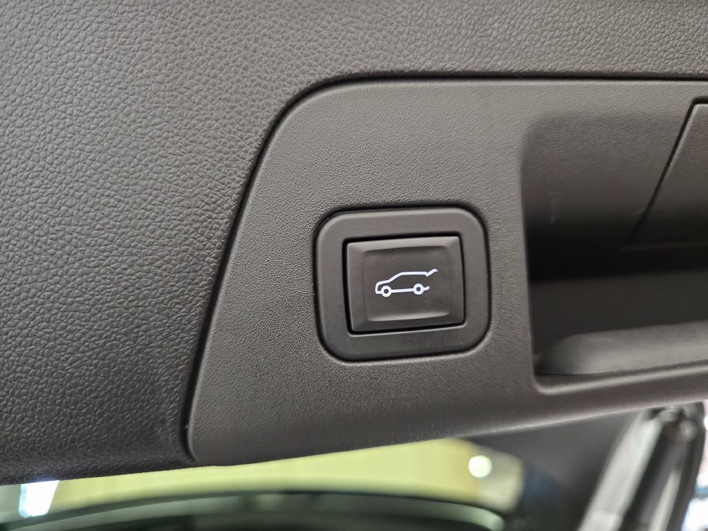 Used 2023 Buick Envision Essence AWD/4WD image 35