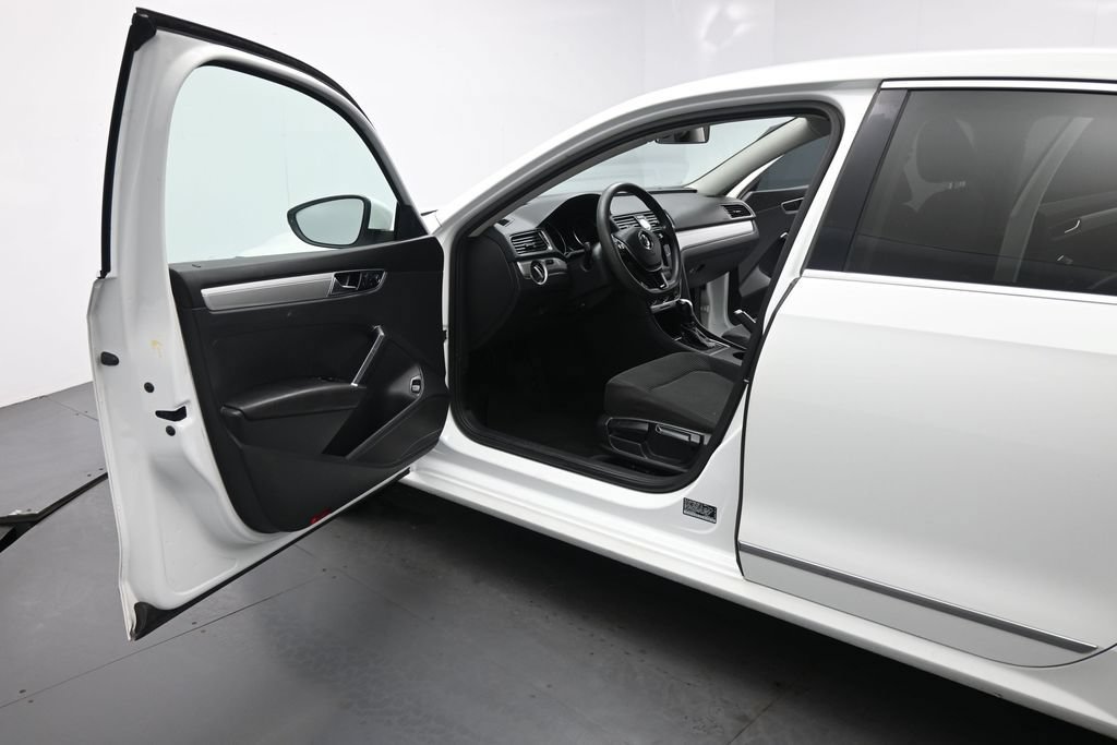 Used 2017 Volkswagen Passat 1.8T S FWD image 9