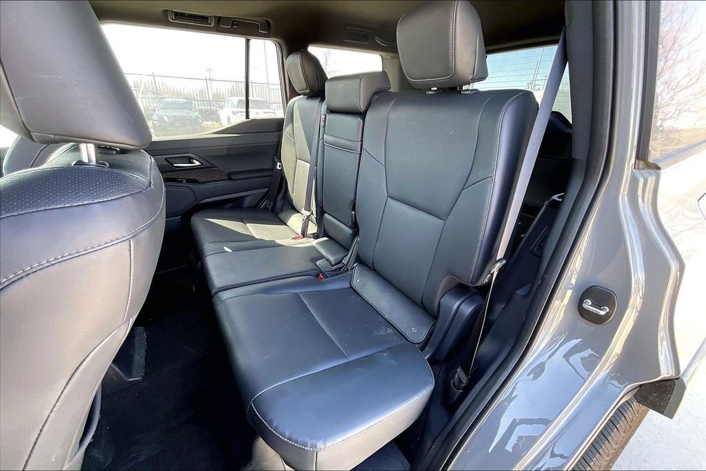 Used 2024 Lexus GX 550 w/ Accessory Package (Z1) image 32