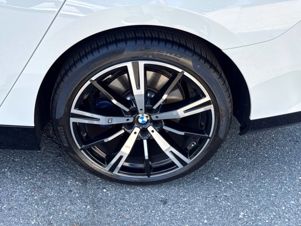 Used 2026 BMW 530i w/ M Sport Package RWD image 14