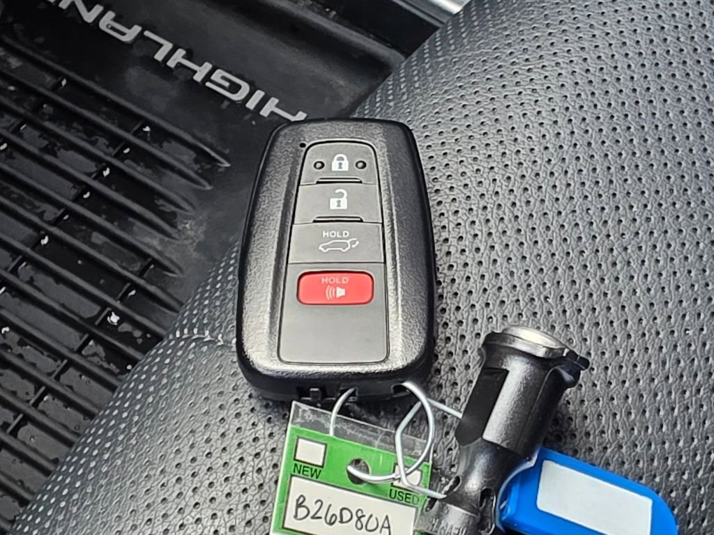 Used 2020 Toyota Highlander Platinum image 38