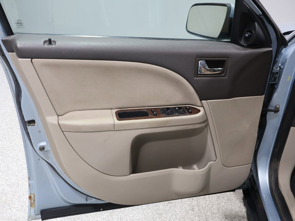 Used 2008 Ford Taurus SEL image 16