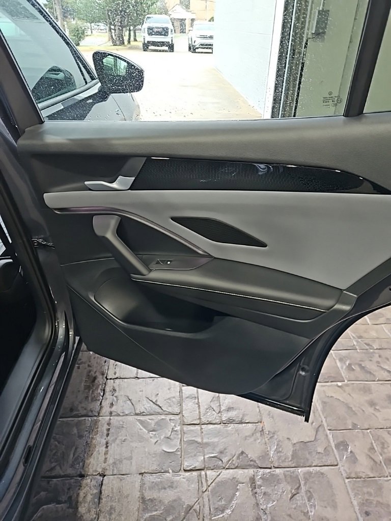 New 2026 Volkswagen Tiguan SE R-Line image 14