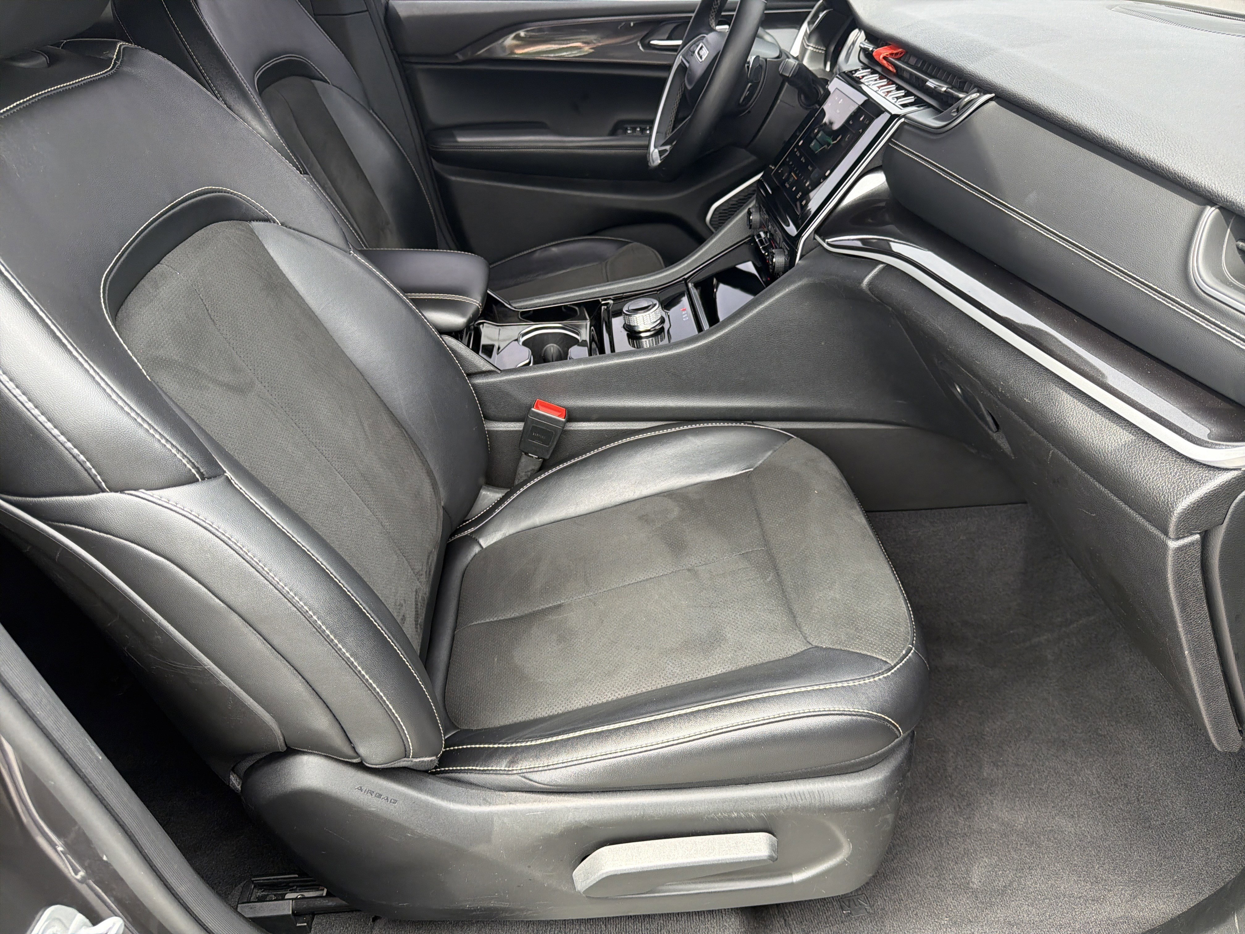 Used 2021 Jeep Grand Cherokee L Laredo RWD image 16