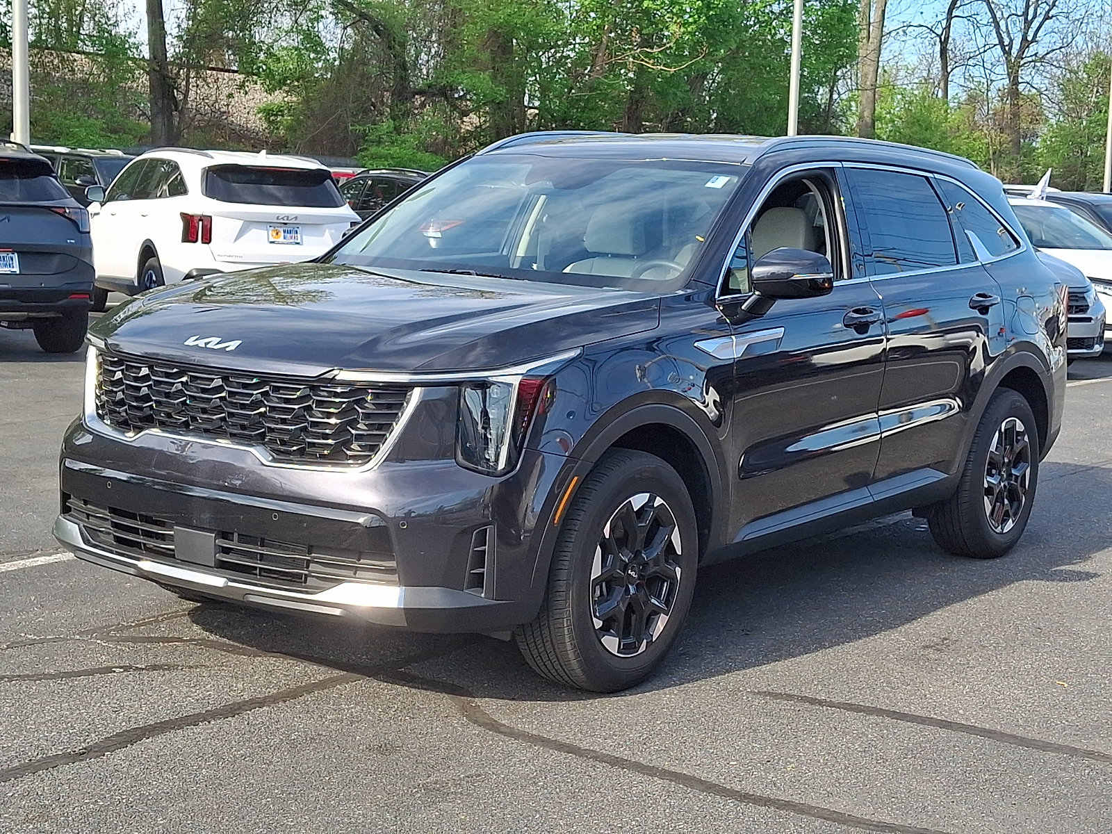 Certified 2025 Kia Sorento S AWD/4WD image 2