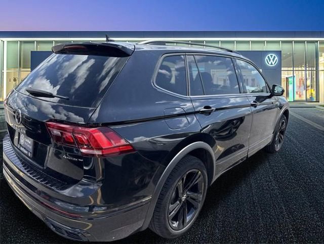 Used 2024 Volkswagen Tiguan SE R-Line AWD/4WD image 10