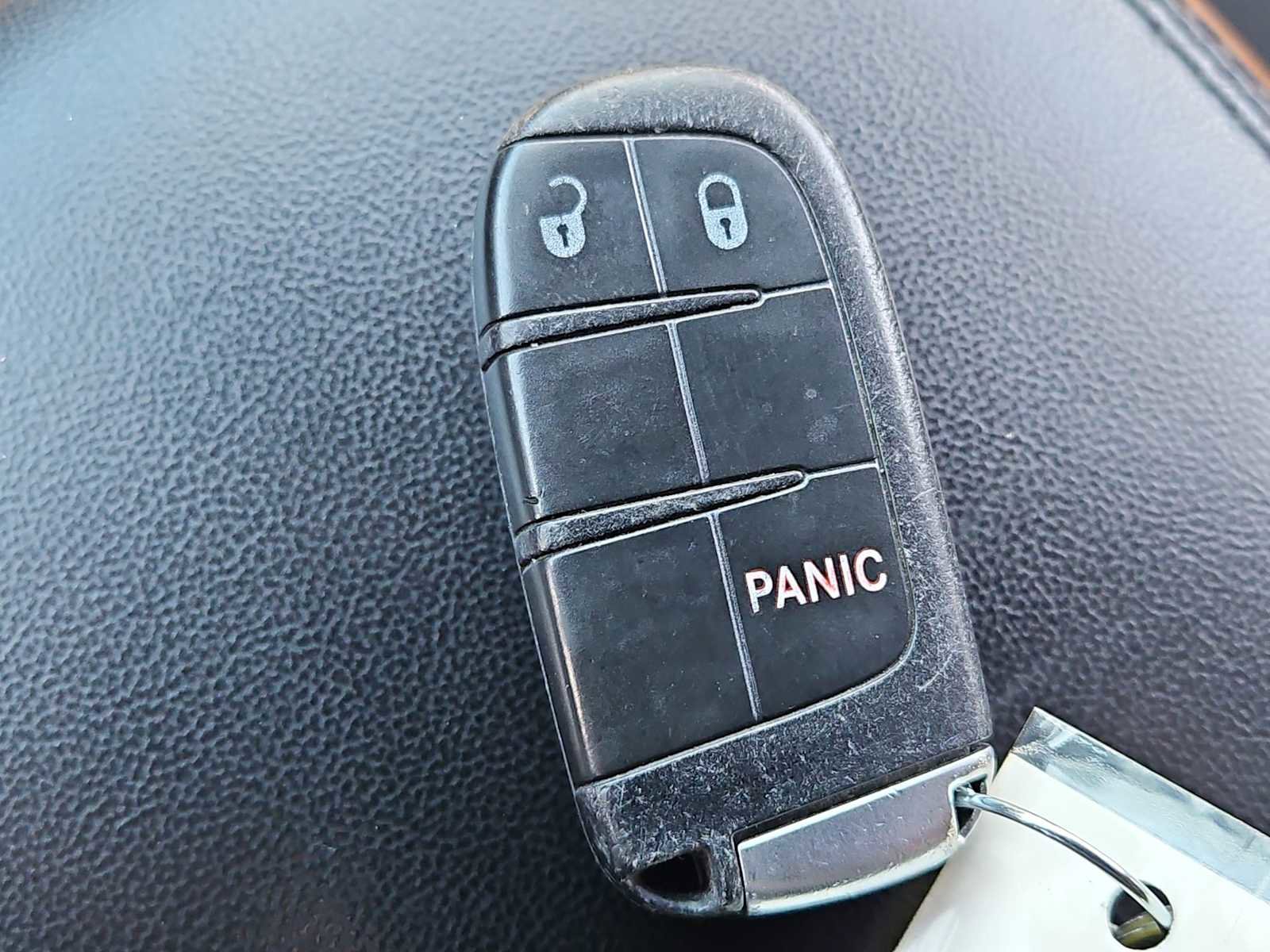 Used 2014 Jeep Grand Cherokee Laredo w/ 18" Wheel & 8.4" Radio Group image 33