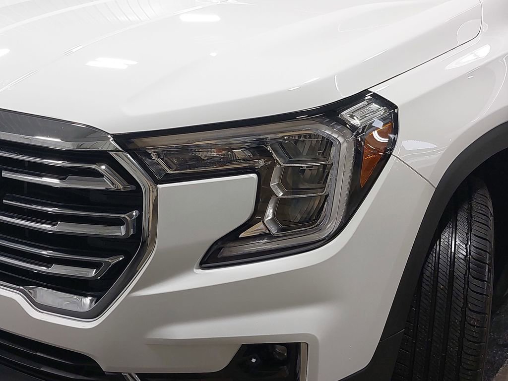 Used 2024 GMC Terrain SLT image 32