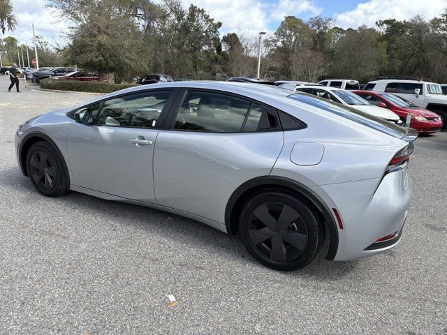 Used 2025 Toyota Prius LE image 4