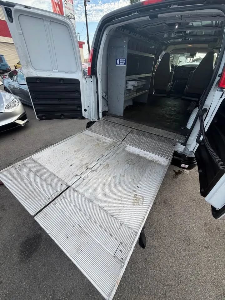 Used 2021 Chevrolet Express 3500 w/ Driver Convenience Package RWD image 7