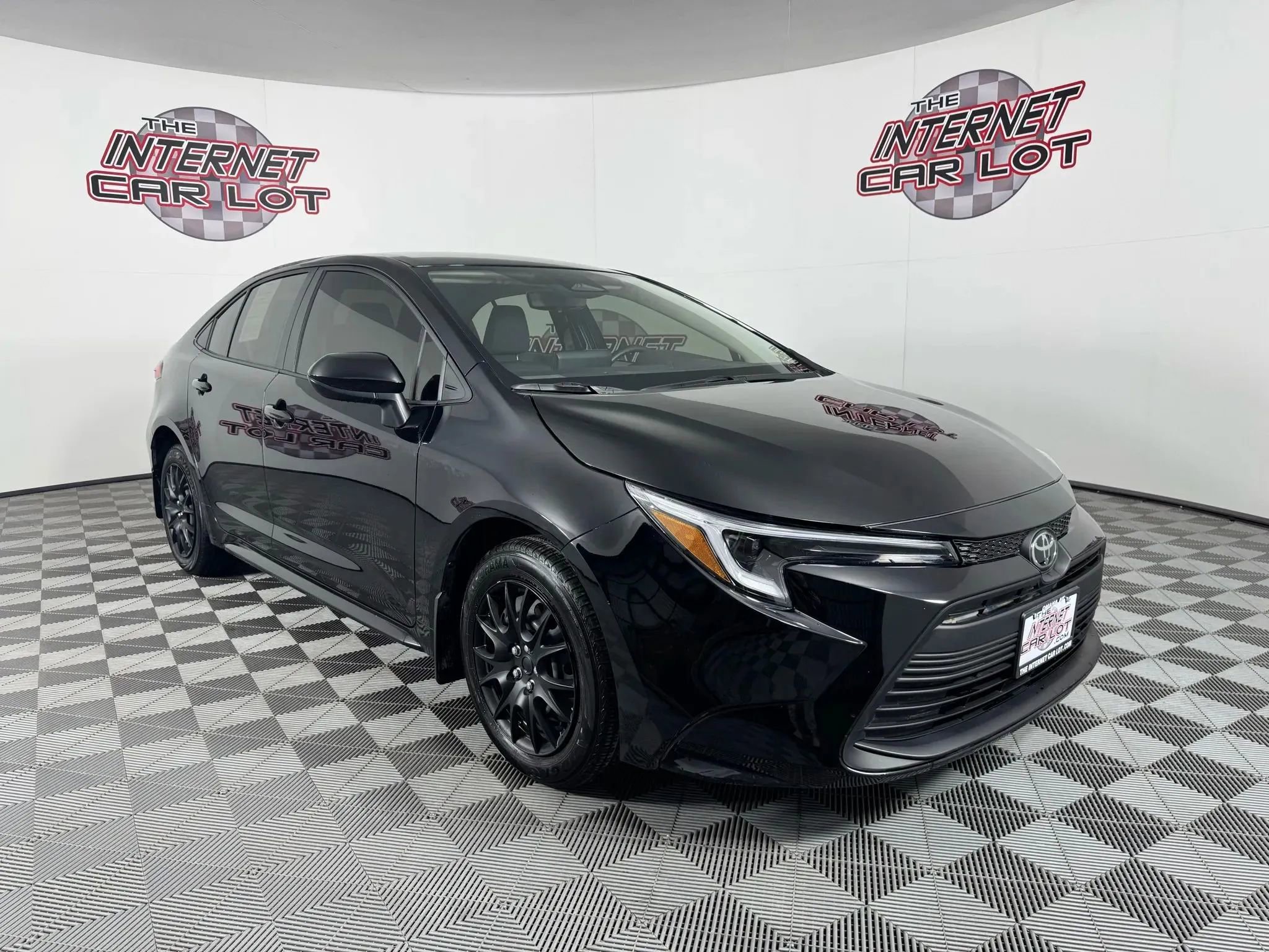 Used 2025 Toyota Corolla LE FWD image 9