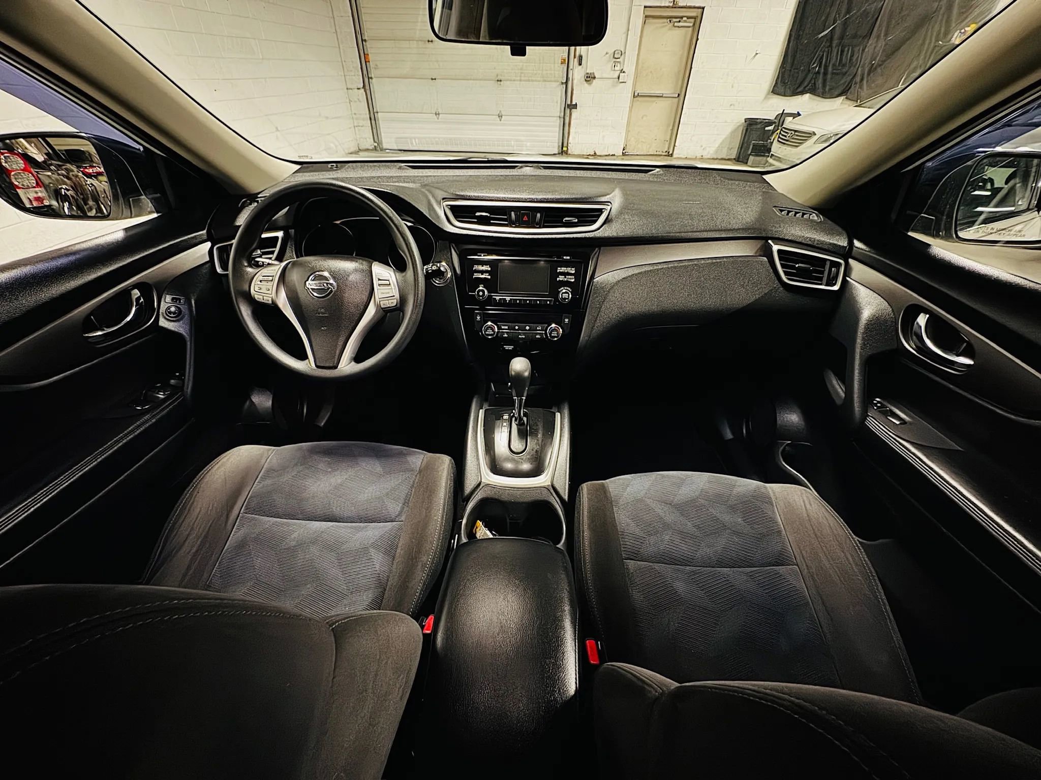 Used 2015 Nissan Rogue SV image 11