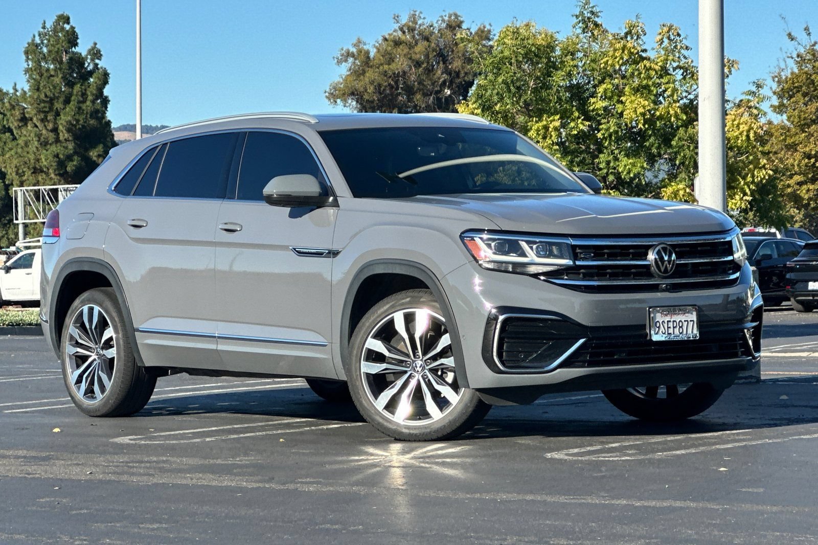 Used 2021 Volkswagen Atlas Cross Sport SEL Premium R-Line w/ Luggage Net & Mats Package AWD/4WD image 2
