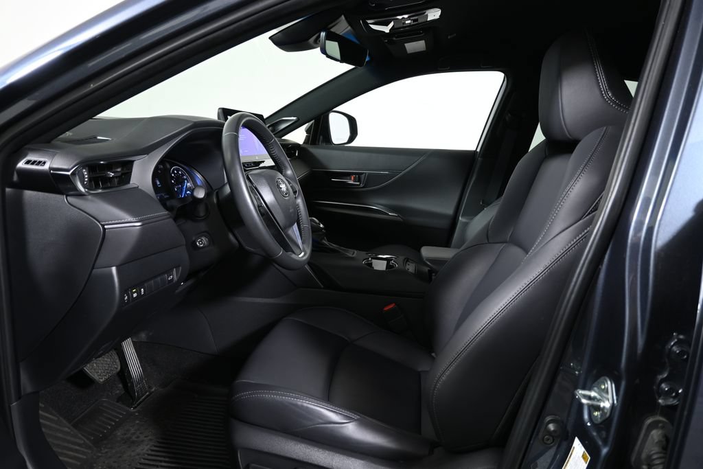 Used 2024 Toyota Venza XLE AWD/4WD image 3