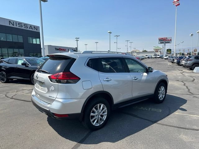 Used 2017 Nissan Rogue SV AWD/4WD image 12