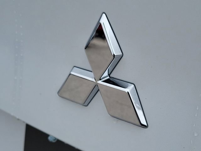 New 2026 Mitsubishi Outlander SEL image 8