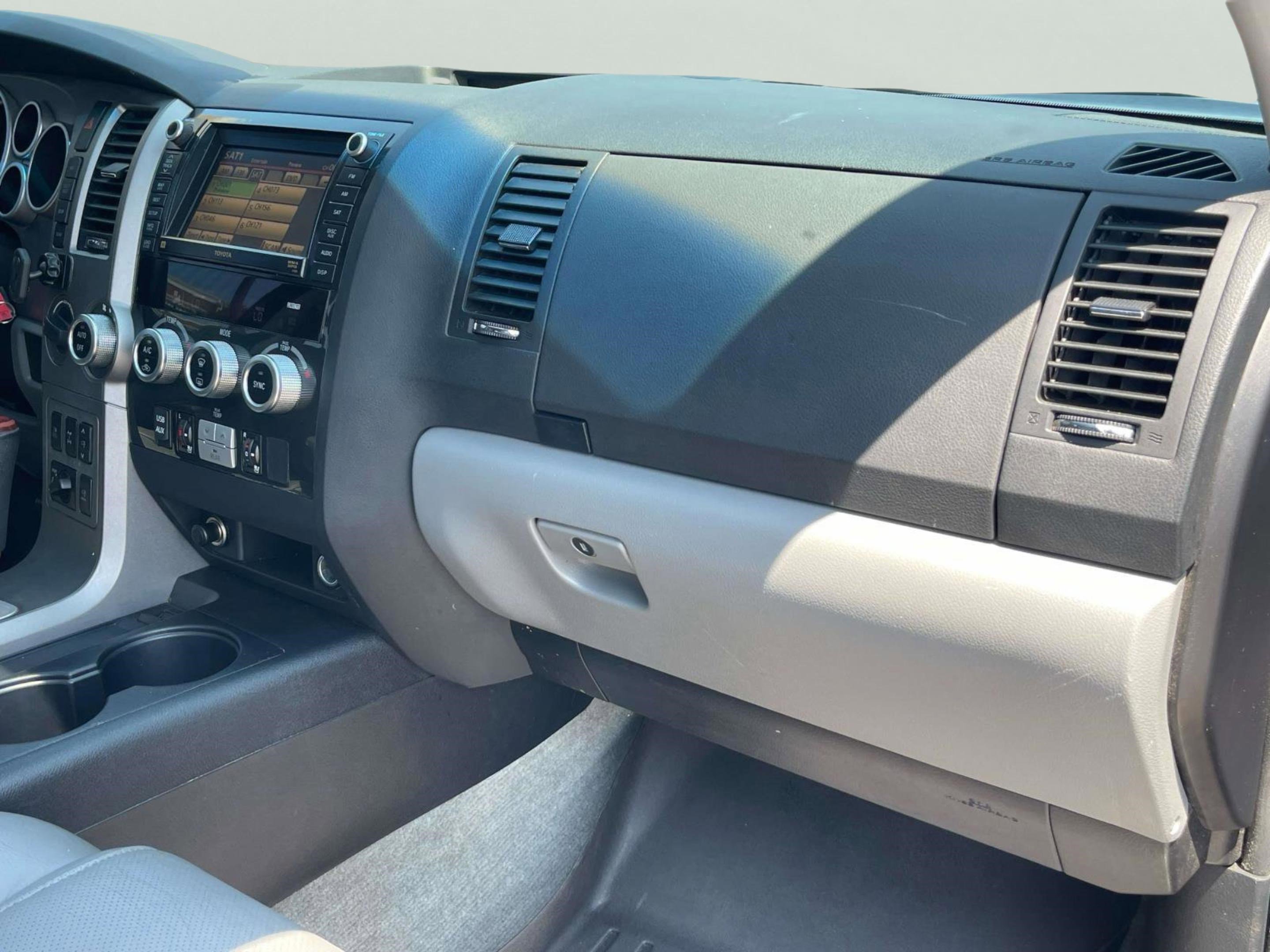 Used 2011 Toyota Sequoia Platinum AWD/4WD image 22