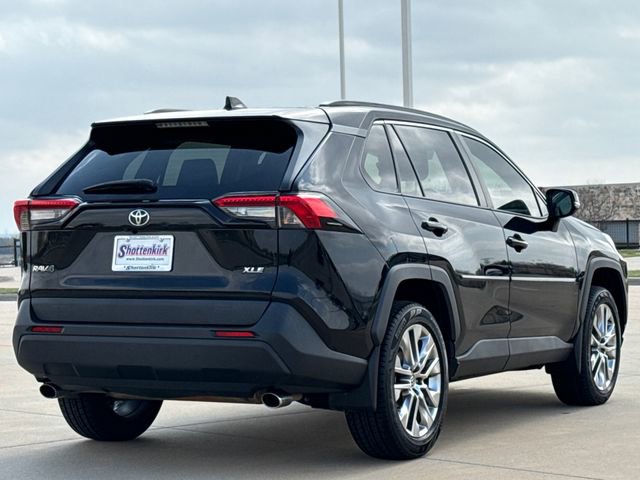 Used 2021 Toyota RAV4 XLE Premium image 8