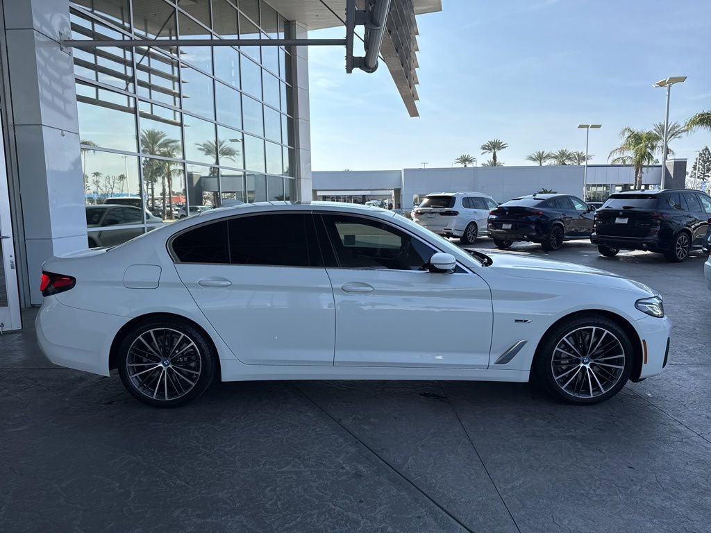 Used 2023 BMW 530e xDrive w/ Convenience Package image 3