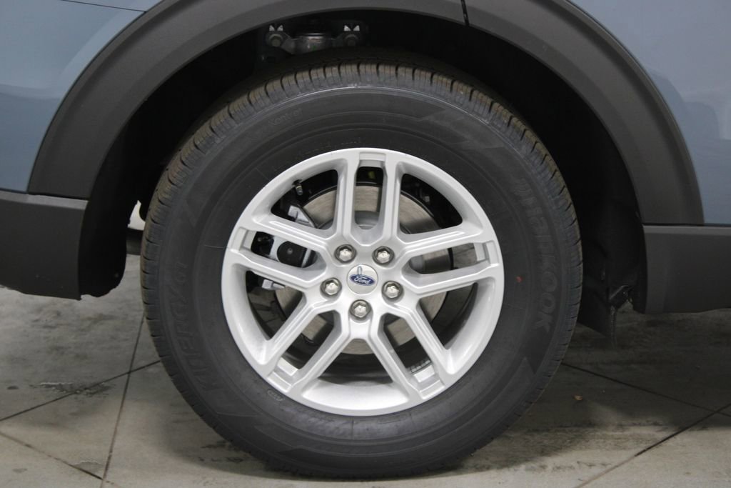 New 2026 Ford Explorer Active RWD image 13