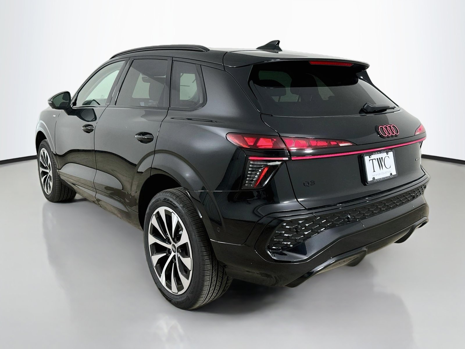 New 2026 Audi Q3 quattro 2.0T AWD/4WD image 7