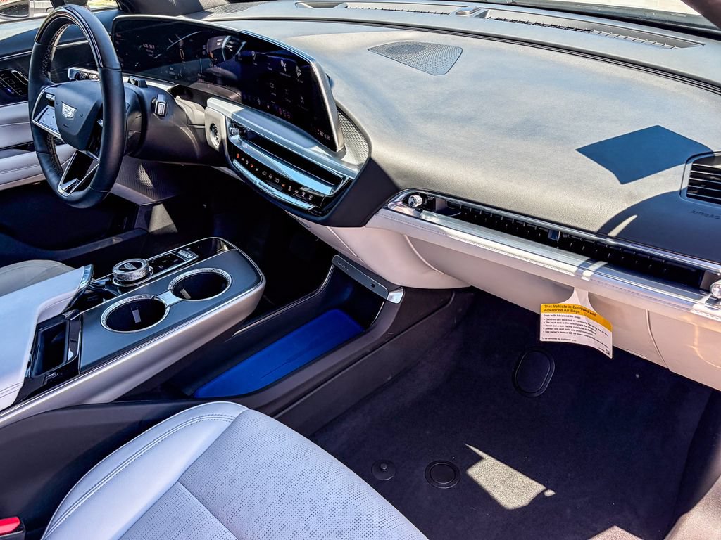 Certified 2024 Cadillac Lyriq Luxury AWD/4WD image 29