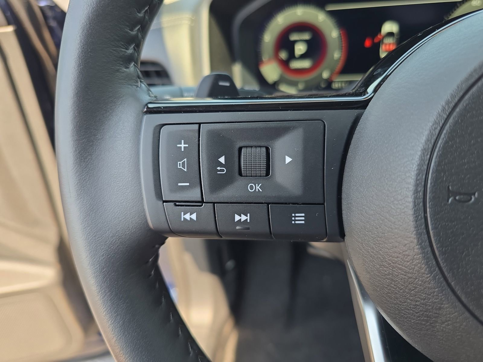 Used 2024 Nissan Rogue SL w/ SL Premium Package image 24