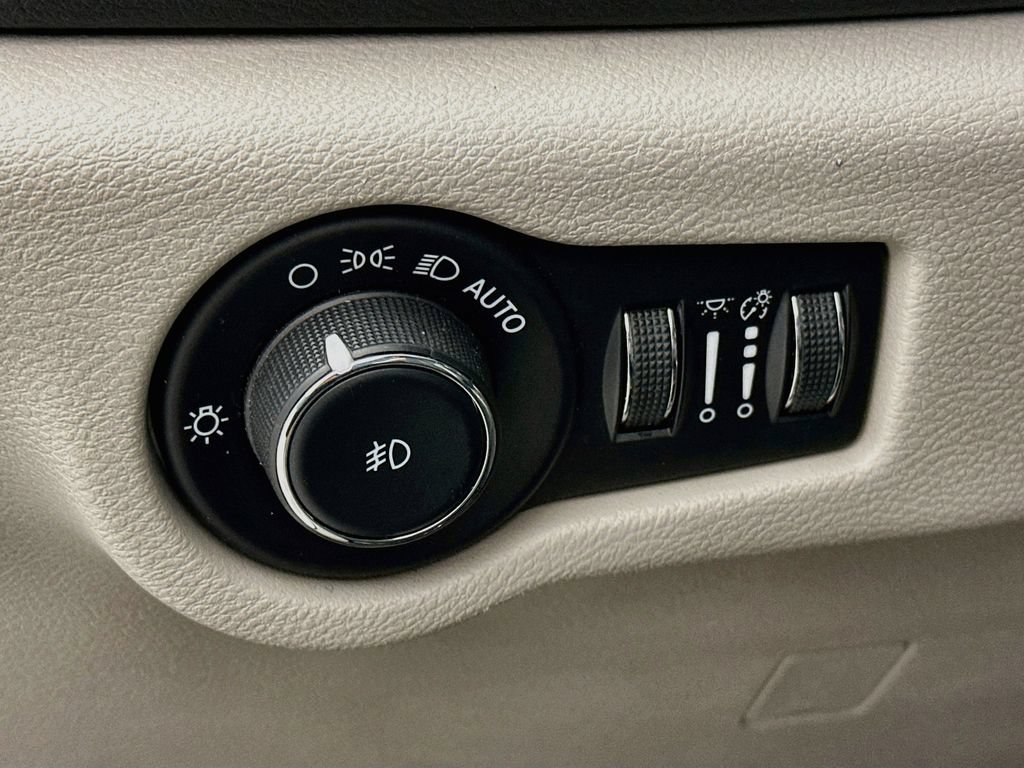 Certified 2023 Chrysler Pacifica Touring-L FWD image 17