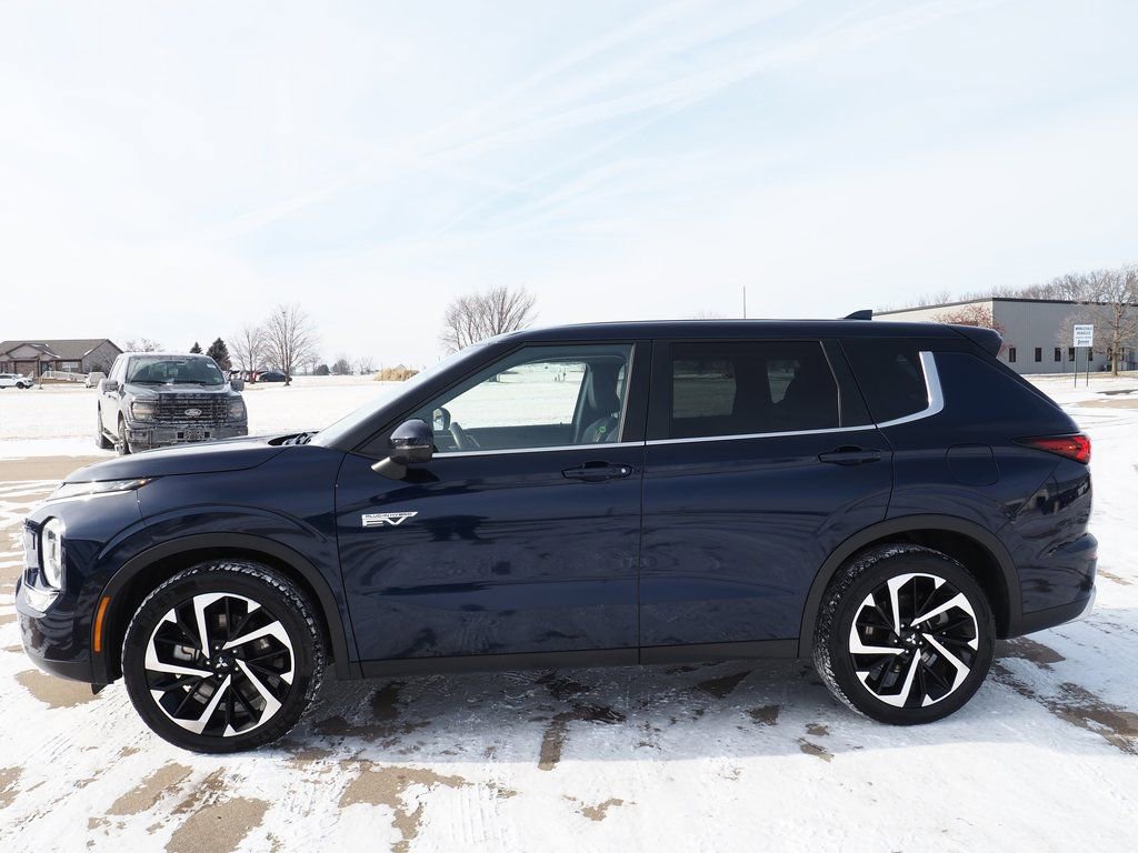 Used 2024 Mitsubishi Outlander 4WD Plug-In Hybrid image 8