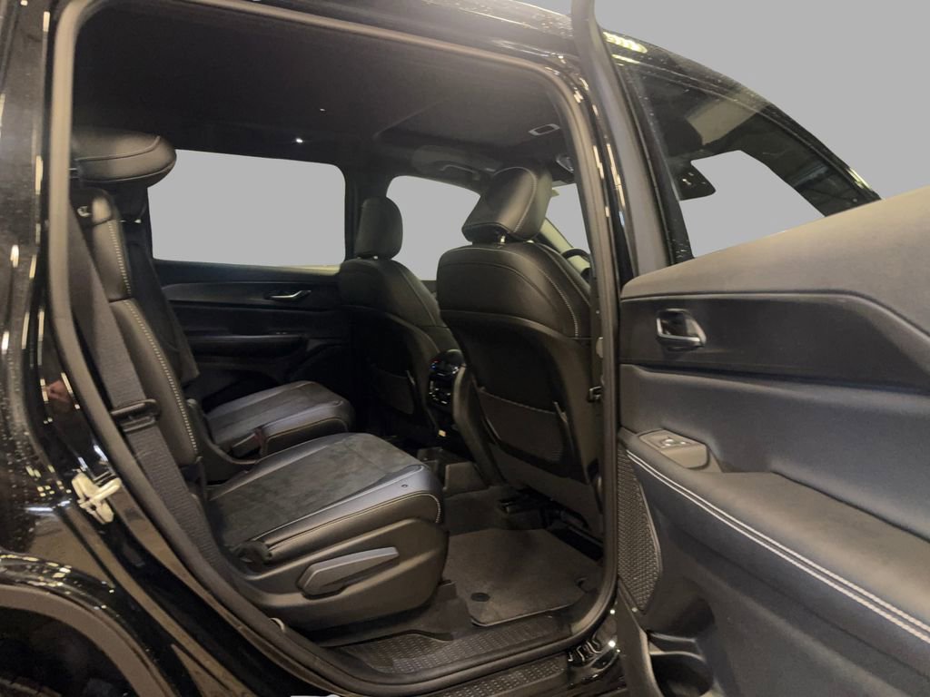 New 2025 Jeep Grand Cherokee L Altitude image 14