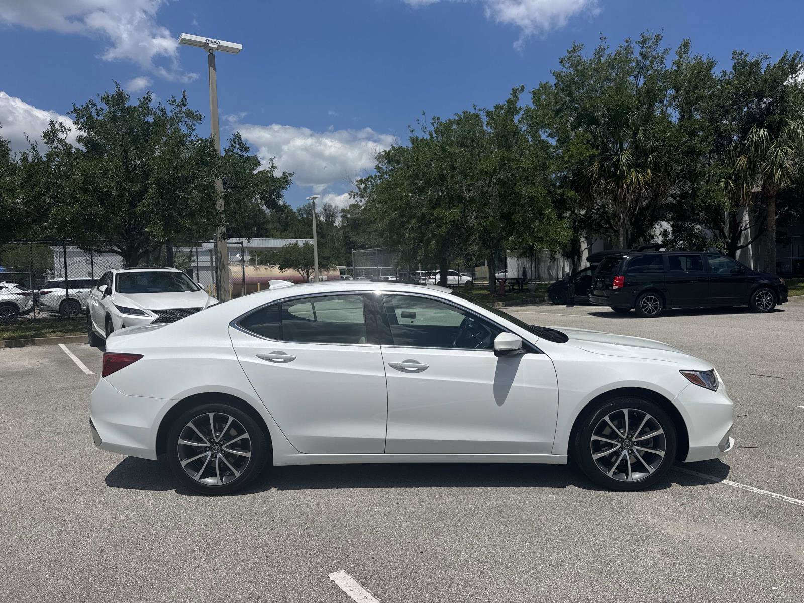 Used 2018 Acura TLX V6 FWD image 2