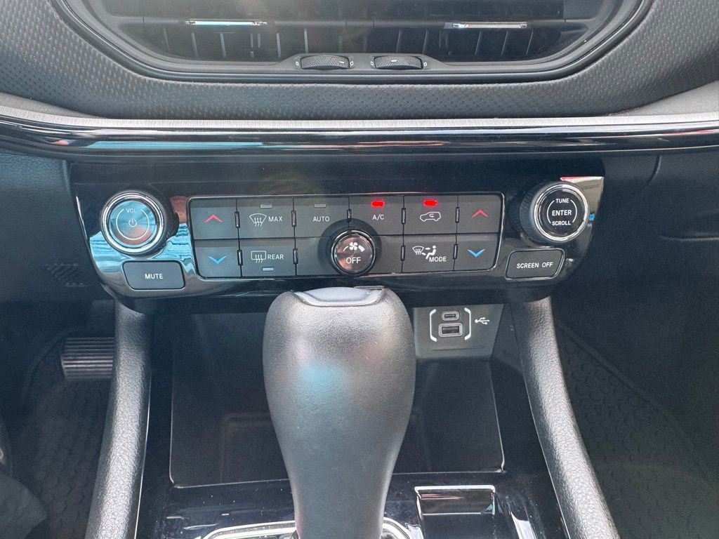 Used 2025 Jeep Compass Trailhawk image 17