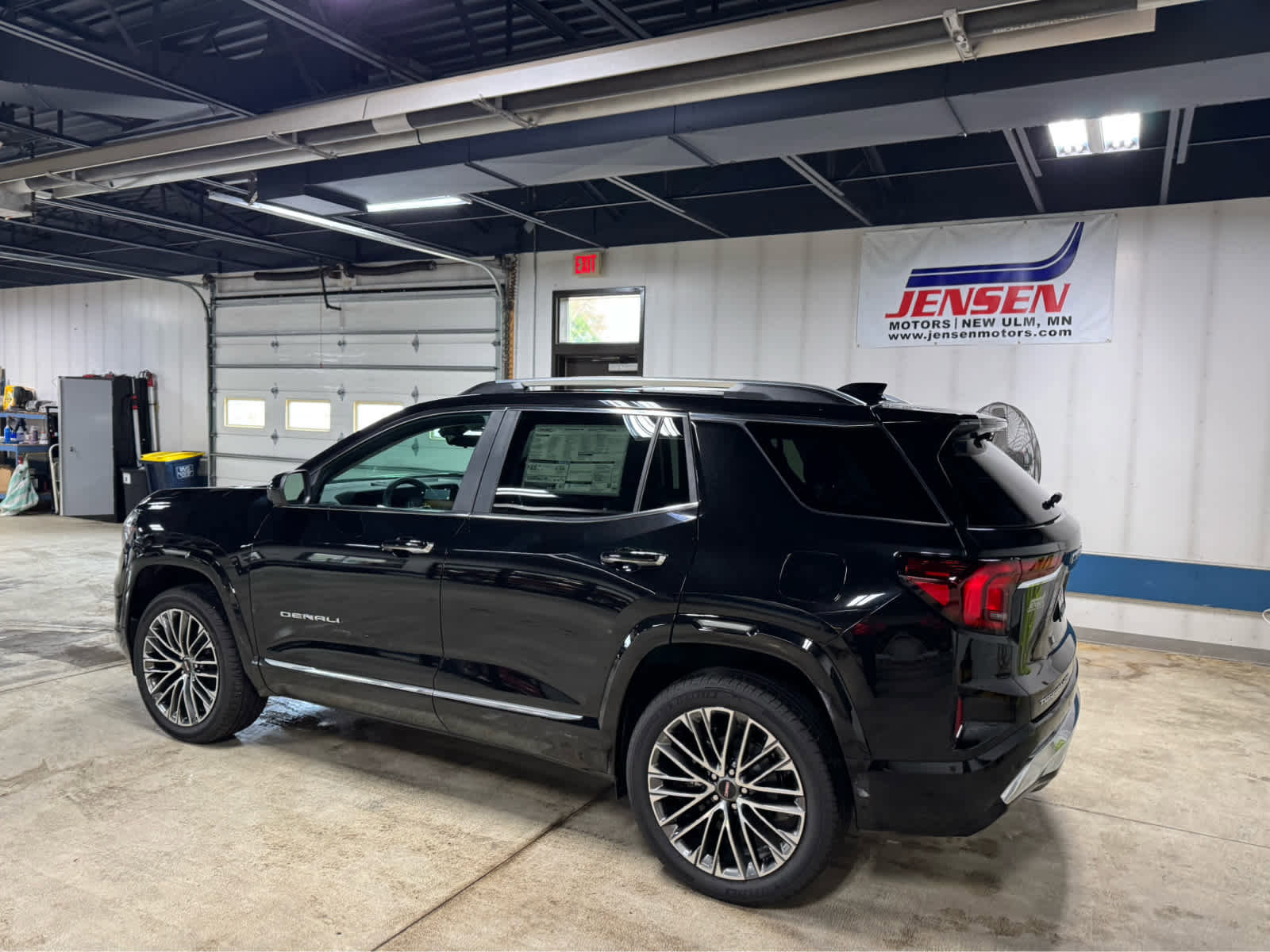 New 2026 GMC Terrain Denali w/ LPO, Black Badging Package image 5