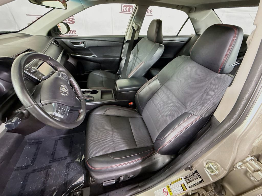 Used 2017 Toyota Camry SE w/ Moonroof Package FWD image 23