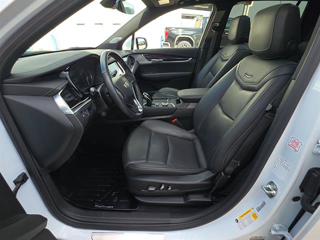 Used 2025 Cadillac XT6 Premium Luxury FWD image 11