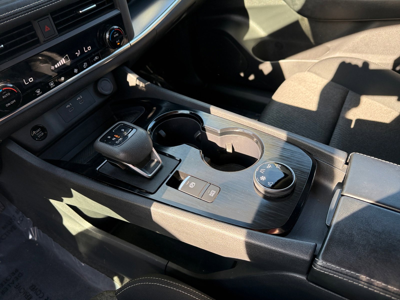 Used 2024 Nissan Rogue SV image 13